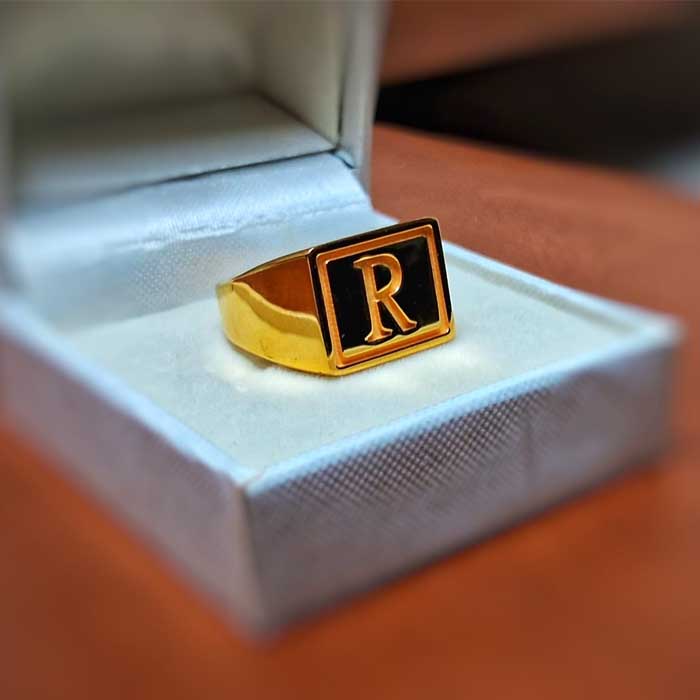 Beautiful 18 Karat Yellow Gold Stacked Alphabet R Finger Ring